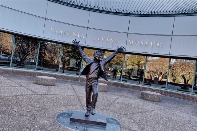 220 Stag TER, Newport News, VA 23602