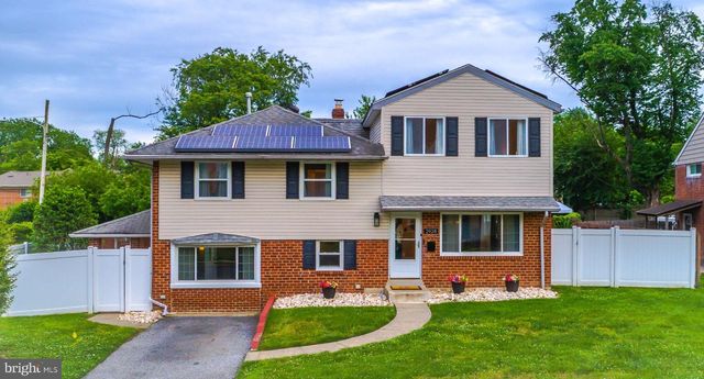 2928 LARKSPUR LN, Secane, PA 19018