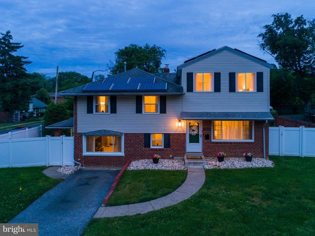 2928 LARKSPUR LN, Secane, PA 19018