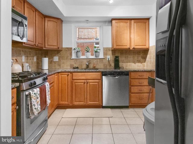 2928 LARKSPUR LN, Secane, PA 19018