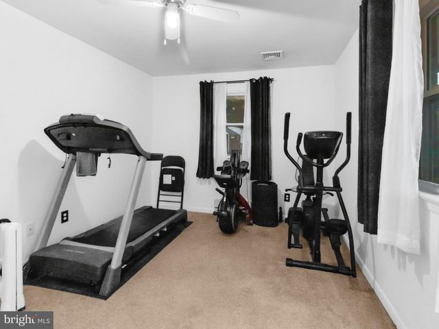 2928 LARKSPUR LN, Secane, PA 19018