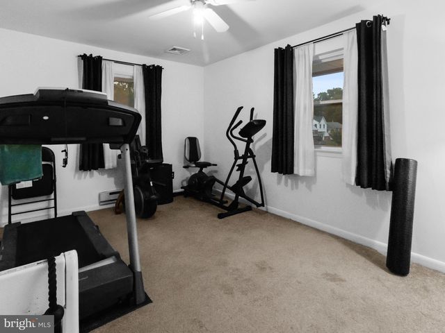 2928 LARKSPUR LN, Secane, PA 19018