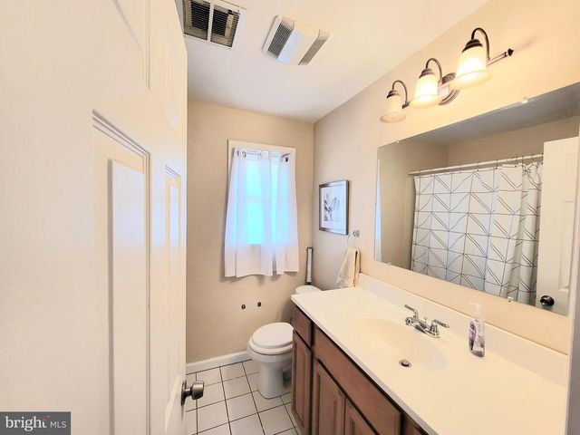 2928 LARKSPUR LN, Secane, PA 19018