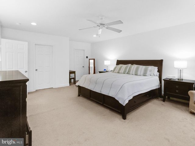 2928 LARKSPUR LN, Secane, PA 19018