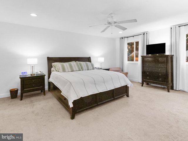 2928 LARKSPUR LN, Secane, PA 19018