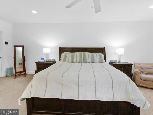 2928 LARKSPUR LN, Secane, PA 19018