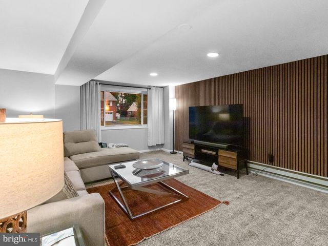 2928 LARKSPUR LN, Secane, PA 19018
