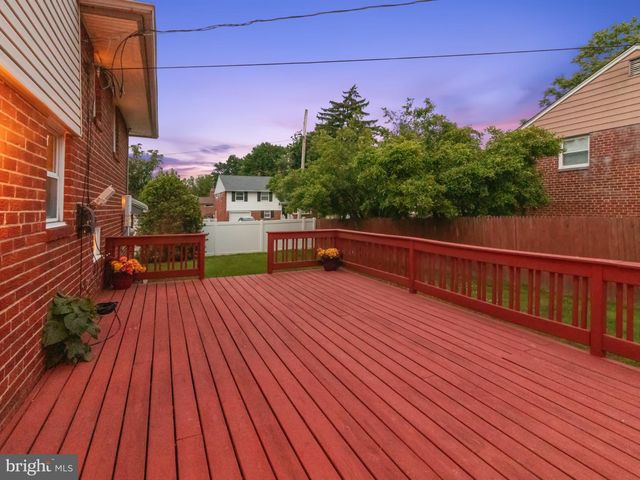 2928 LARKSPUR LN, Secane, PA 19018