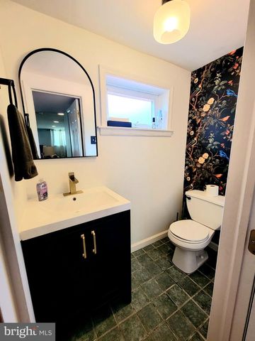 2928 LARKSPUR LN, Secane, PA 19018