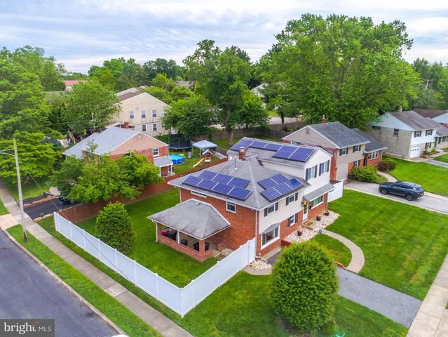 2928 LARKSPUR LN, Secane, PA 19018