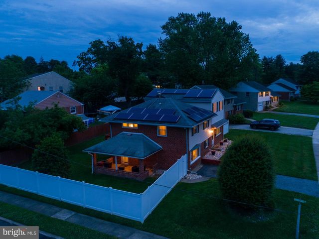 2928 LARKSPUR LN, Secane, PA 19018