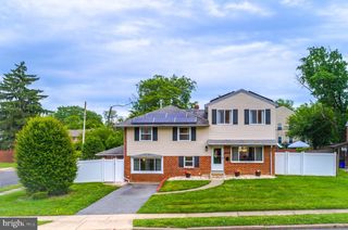 2928 LARKSPUR LN, Secane, PA 19018