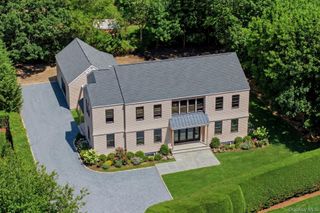 6 Lamb Avenue, Quogue, NY 11959