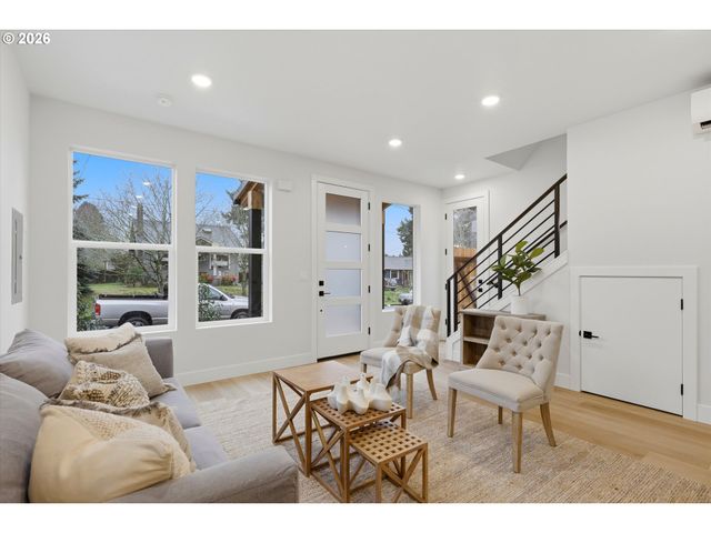 3796 Ne 81ST Ave, Portland, OR 97213