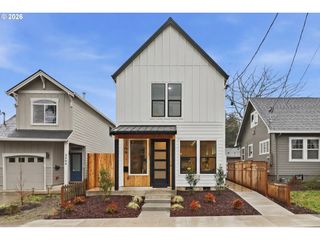 3796 Ne 81ST Ave, Portland, OR 97213