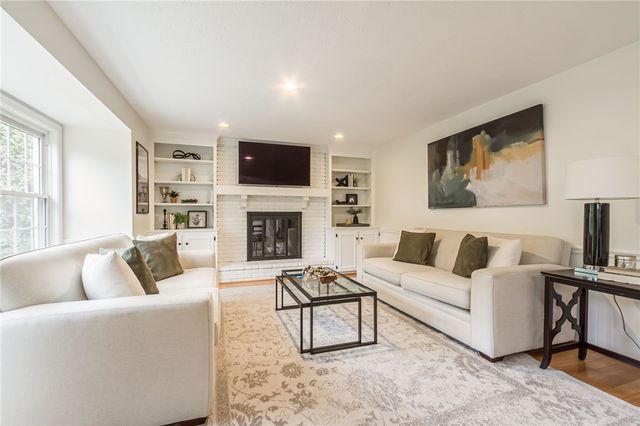 1 Hunters Pointe, Pittsford, NY 14534