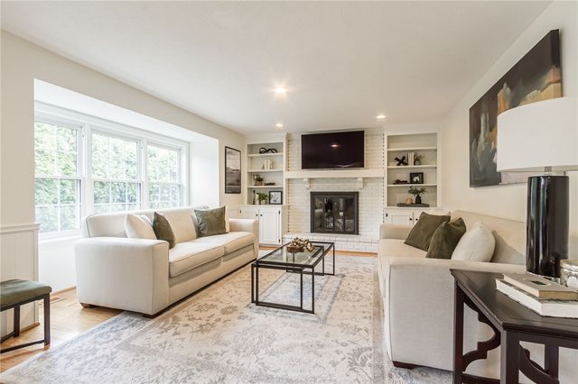 1 Hunters Pointe, Pittsford, NY 14534