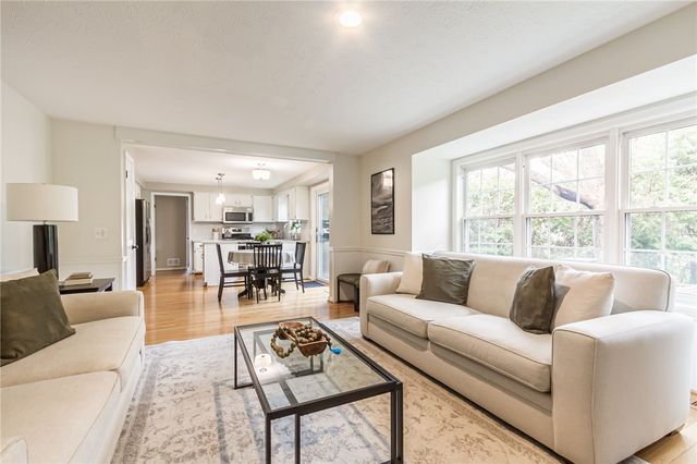 1 Hunters Pointe, Pittsford, NY 14534