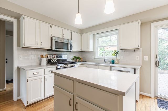 1 Hunters Pointe, Pittsford, NY 14534