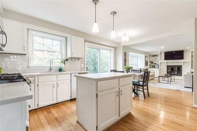 1 Hunters Pointe, Pittsford, NY 14534