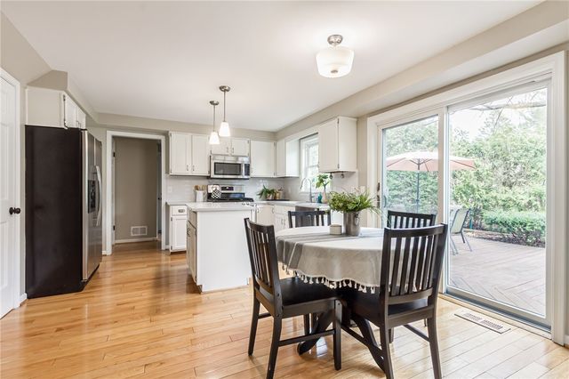 1 Hunters Pointe, Pittsford, NY 14534