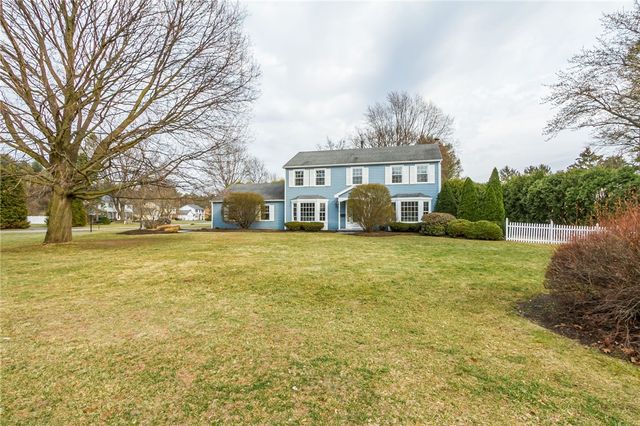 1 Hunters Pointe, Pittsford, NY 14534