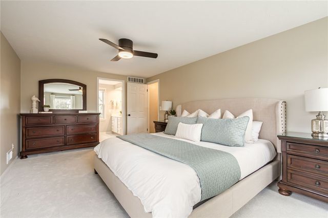 1 Hunters Pointe, Pittsford, NY 14534