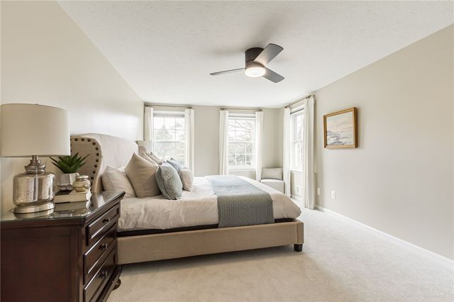 1 Hunters Pointe, Pittsford, NY 14534