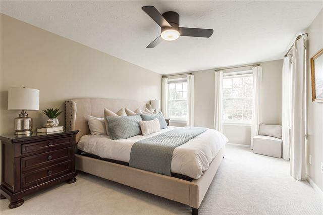 1 Hunters Pointe, Pittsford, NY 14534