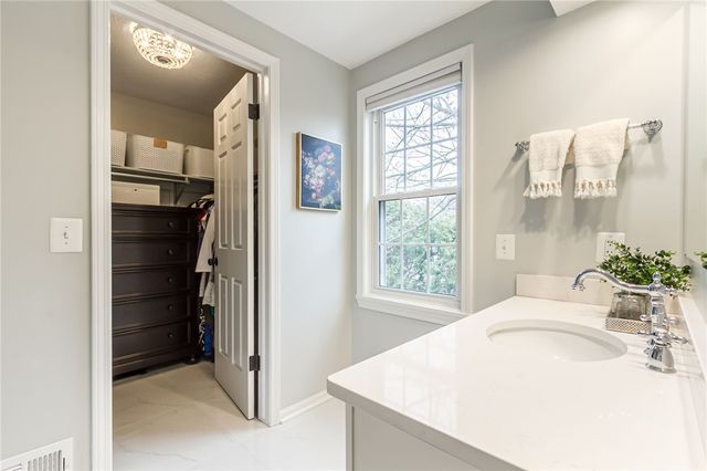 1 Hunters Pointe, Pittsford, NY 14534