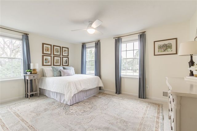 1 Hunters Pointe, Pittsford, NY 14534