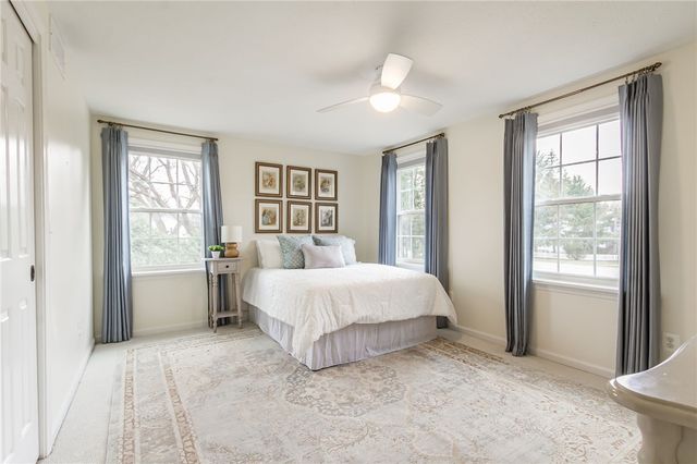 1 Hunters Pointe, Pittsford, NY 14534