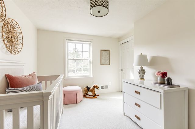 1 Hunters Pointe, Pittsford, NY 14534