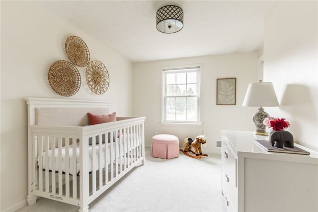 1 Hunters Pointe, Pittsford, NY 14534