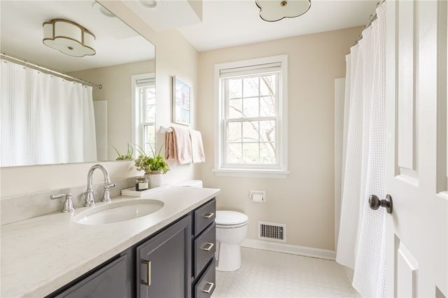 1 Hunters Pointe, Pittsford, NY 14534