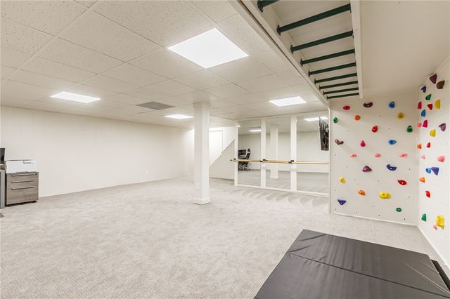 1 Hunters Pointe, Pittsford, NY 14534