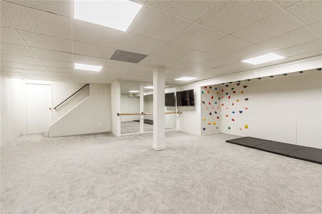 1 Hunters Pointe, Pittsford, NY 14534