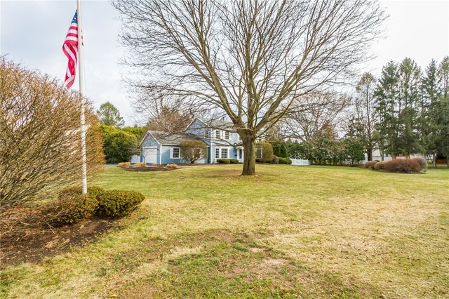 1 Hunters Pointe, Pittsford, NY 14534