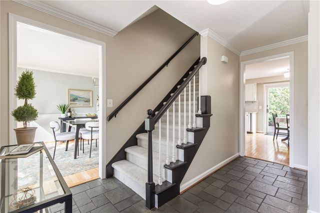 1 Hunters Pointe, Pittsford, NY 14534