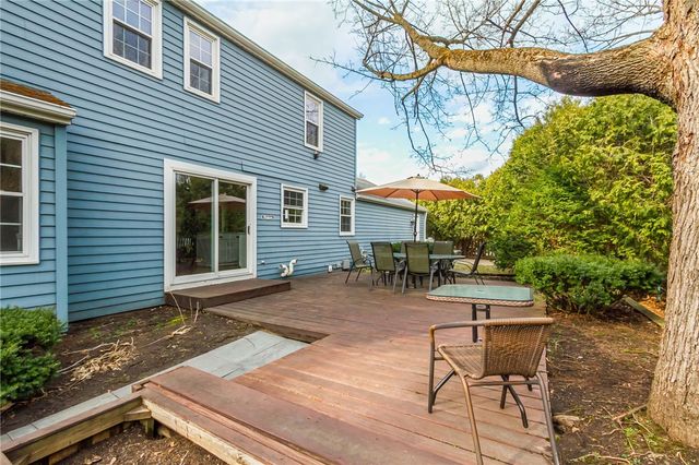 1 Hunters Pointe, Pittsford, NY 14534