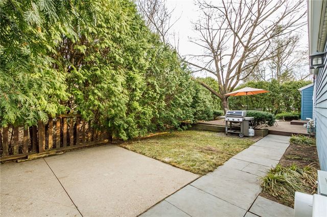 1 Hunters Pointe, Pittsford, NY 14534