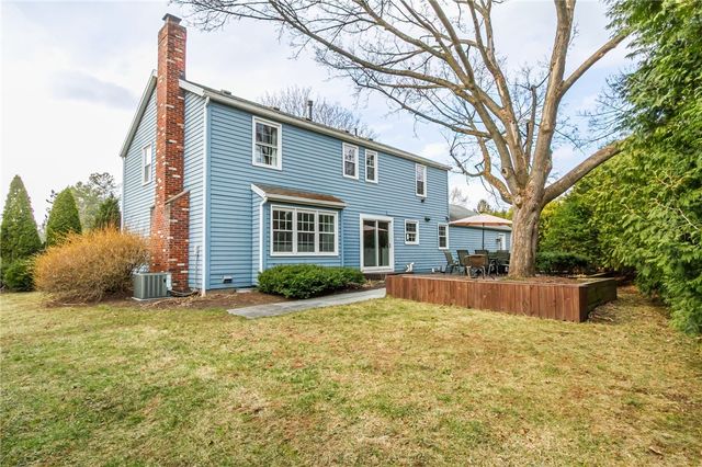 1 Hunters Pointe, Pittsford, NY 14534