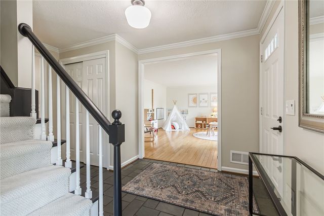 1 Hunters Pointe, Pittsford, NY 14534