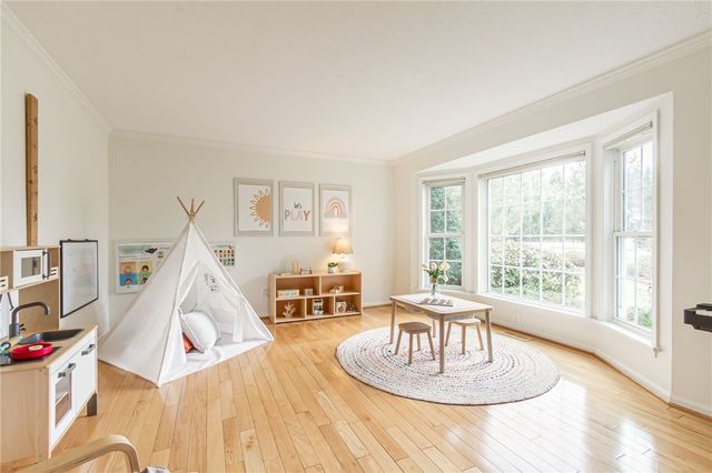 1 Hunters Pointe, Pittsford, NY 14534