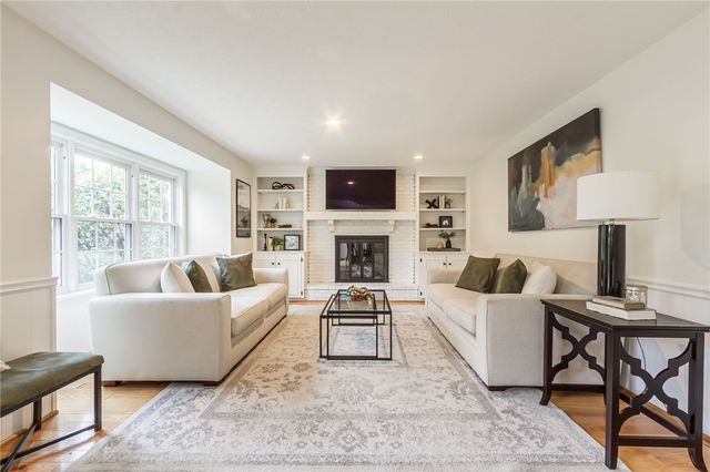 1 Hunters Pointe, Pittsford, NY 14534