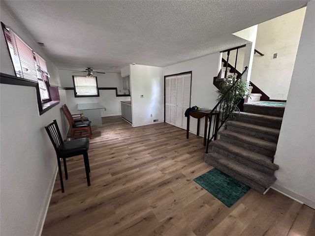 1834 E Park Avenue, Des Moines, IA 50320