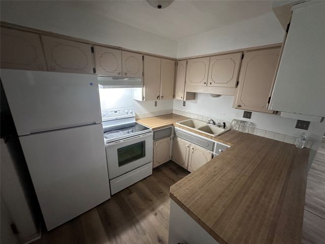 1834 E Park Avenue, Des Moines, IA 50320