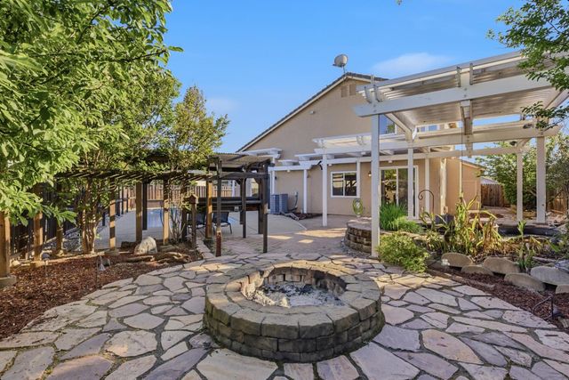 748 Swallowview Ct, Lincoln, CA 95648