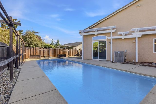 748 Swallowview Ct, Lincoln, CA 95648