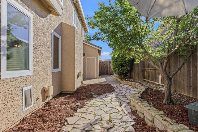 748 Swallowview Ct, Lincoln, CA 95648